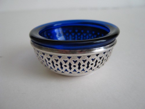 ROUND SILVER PLATE OPEN SALT CELLAR w/GLASS COBALT BLUE LINER/UNMARKED