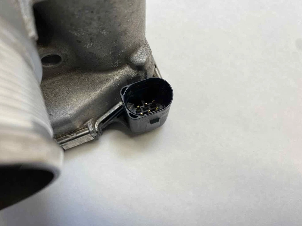 2018-2020 Audi Volkswagen A4 A5 Q5 Tiguan Beelte Throttle Body 2.0L 06K133062AG - Image 3 of 4