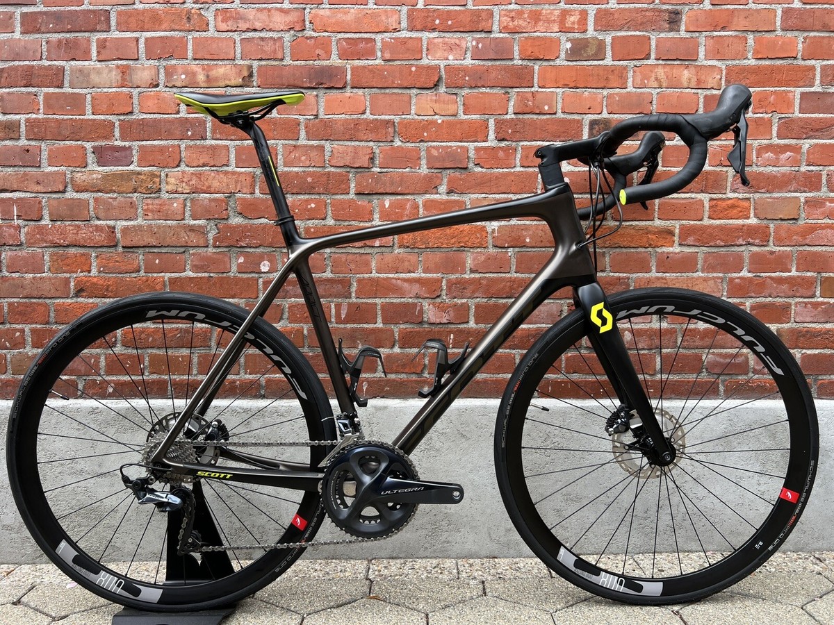 Scott Addict 10 Disc Carbon/Size 58/Shimano Ultegra/Fulcrum Scott Addict 10 Disc Carbon/Size 58/Shimano Ultegra/Fulcrum