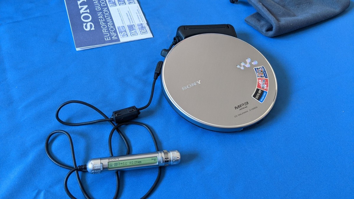 ジャンク　SONY D-NE830 Walkman ポータブルCDプレーヤー Sony D-NE 830 CD player Discman Walkman Portative personal