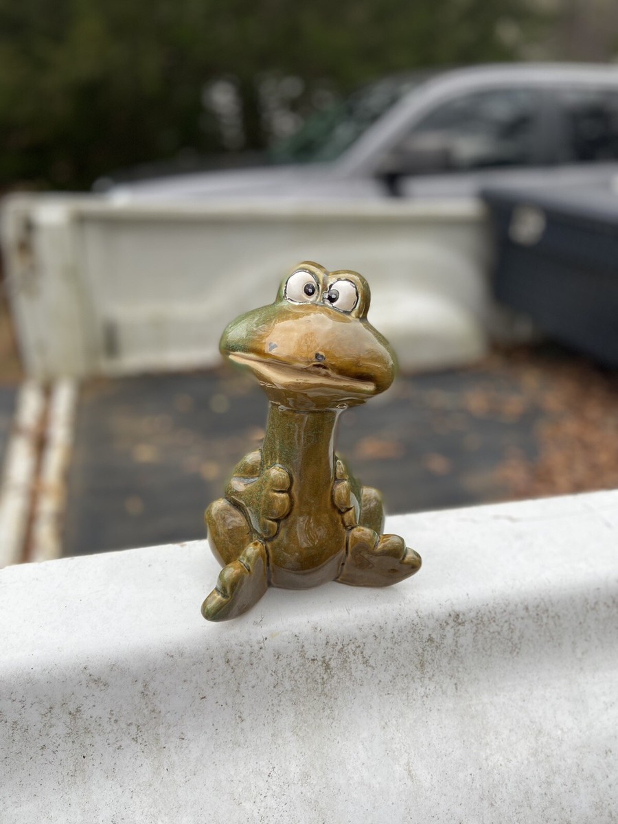 置物 5646 7” tall ceramic long-neck smiling garden frog. No chips or cracks