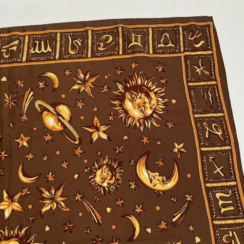 Bufanda de seda vintage Gianni Versace marrón zodiaco astrológico sol luna estrellas - Imagen 10 de 19