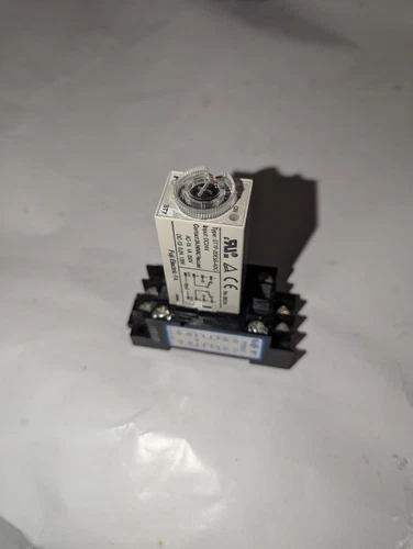 NEW FUJI ELECTRIC AUTOMATION DIRECT ST7P-2DE5S-ADC RELAY TIMER W/ TP88X2 BASE