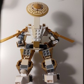 Ninjago temple of light mech with golden Lloyd 70505.