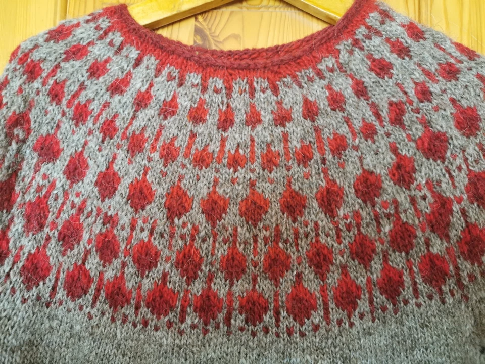 Islandpullover Blaubeer Gr. M Handgestrickt 3 Farben 100 % Islandwolle 500 Gramm - Bild 2 von 4