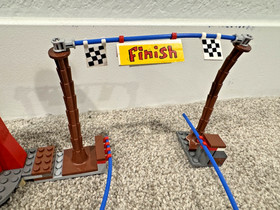 LEGO 4982 SpongeBob Mrs. Puff&rsquo;s Boating School 99% Complete w/ Figs