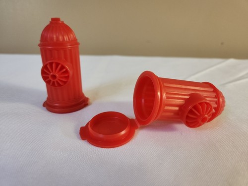 1980s FLEER Fire Hydrant FIREPLUG Dog CANDY CONTAINER Vintage Lot of 2