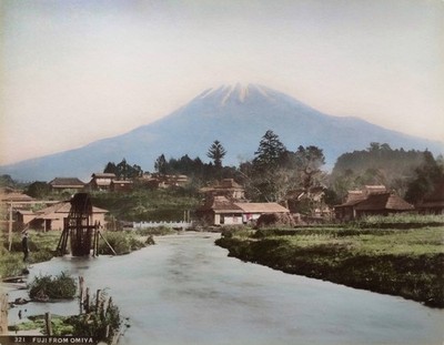 Berg Fuji aus Omiya (321), Japan, handkolorierter Albumindruck