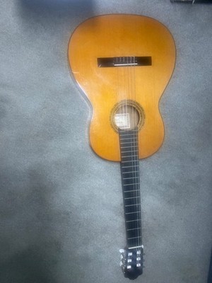 Classical guitar, yamaha, brown, regular size, esteve 4ste, black case included 
