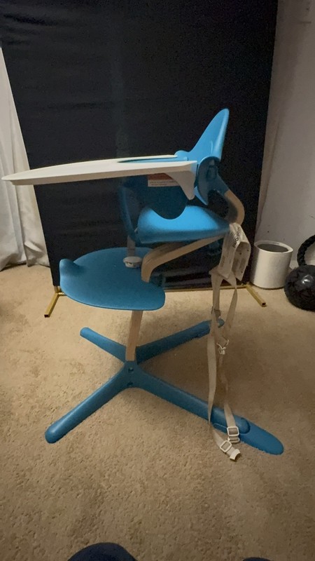 Stokke Nomi Adjustable High Chair INCLUDES Stokke Nomi Baby Set & Stokke Harness