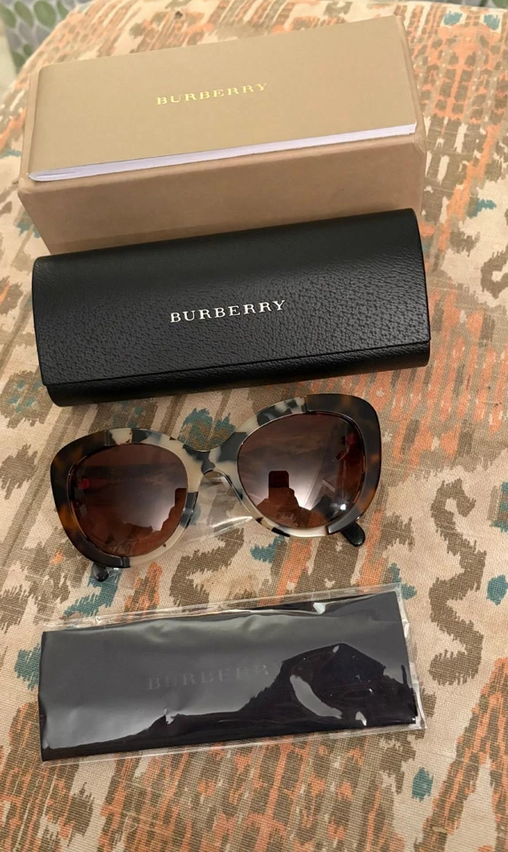 Burberry Gafas de sol Mujer Auténticas Nuevas con Burberry Nuevo Estuche Foto 2 de 4