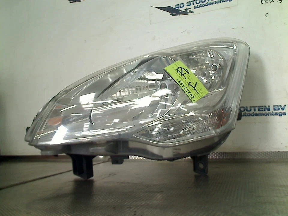 Peugeot Partner (GC/GF/GG/GJ/GK) 2016 LEFT HEADLIGHT HEADLAMP 89318031 - Image 2 of 4