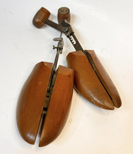 Vintage FLORSHEIM Shoe Trees/size 4/wooden/adjustable/metal logo/ribbed-barrel