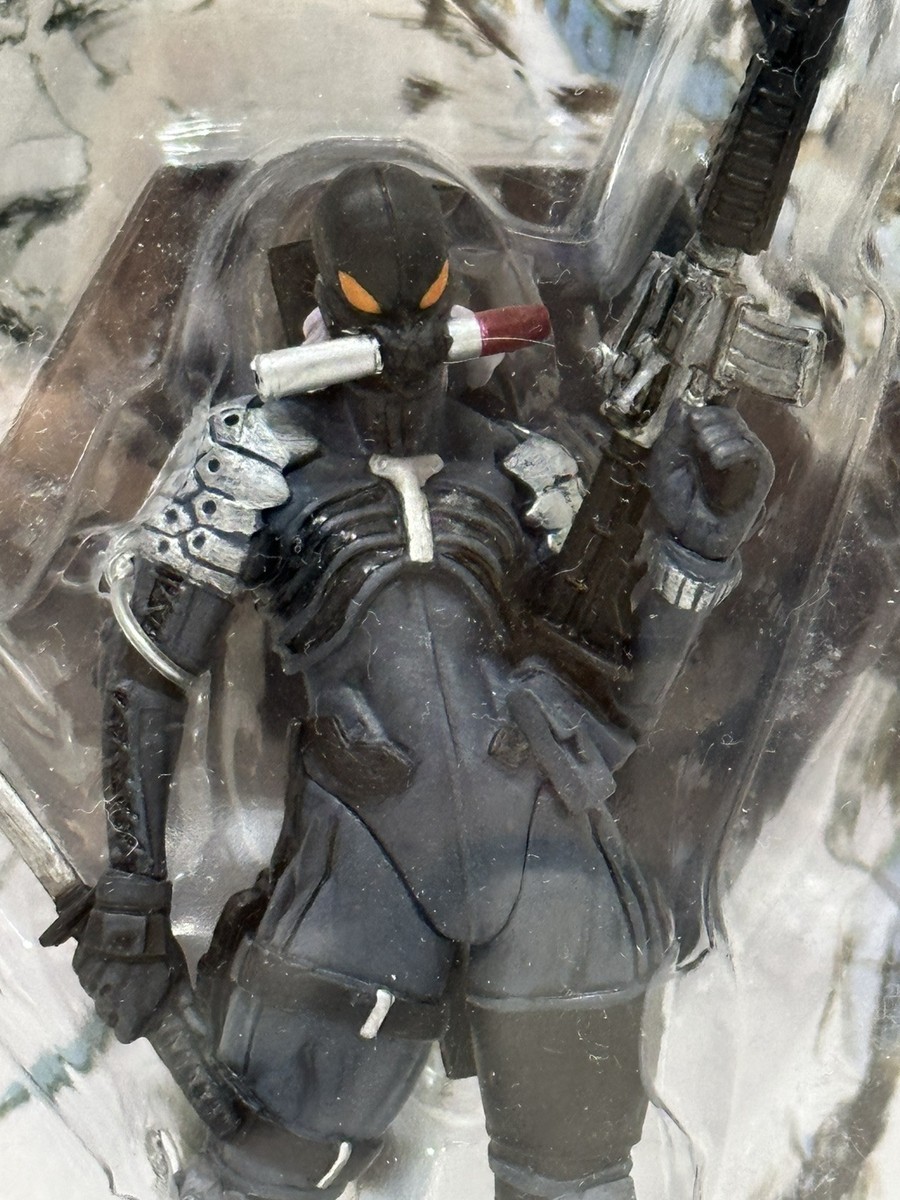 RARE 2002 Konami Metal Gear Solid 2 Sons of Liberty Raiden Figure