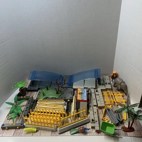 Playmobil Set 5921 Small Animal Zoo 2009 Retired Vintage Incomplete For Parts