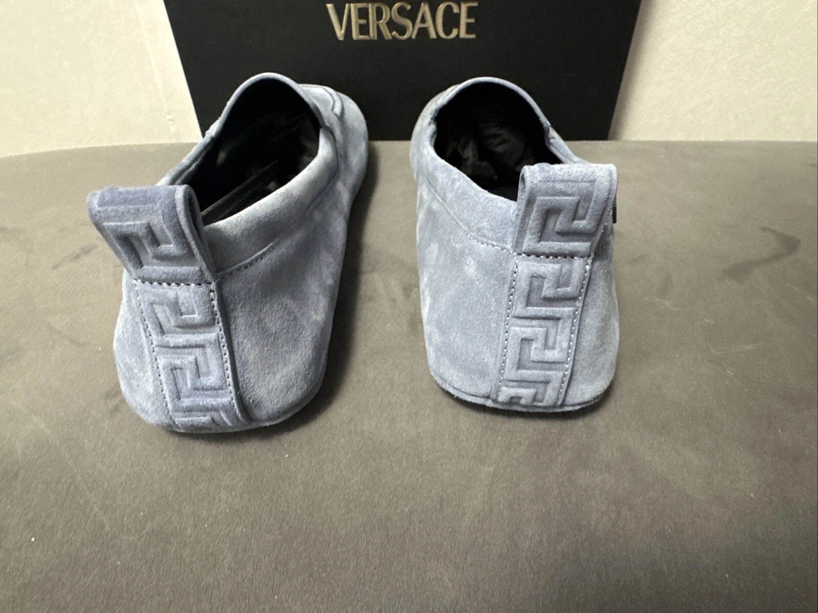 Scarpe mocassini Versace Villa scamosciate da guida Greca nuove $775 taglia 45