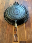 Vintage Wagner #8  1910 Cast Iron Waffle Maker Low Base Rare