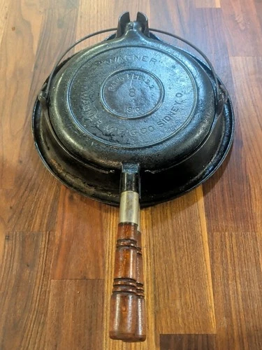 Vintage Wagner #8  1910 Cast Iron Waffle Maker Low Base Rare