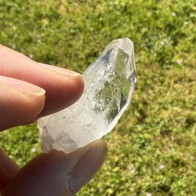 Klingen aus Licht Quarzspitze Kolumbien 15 Gramm ca Beschreibung lesen.