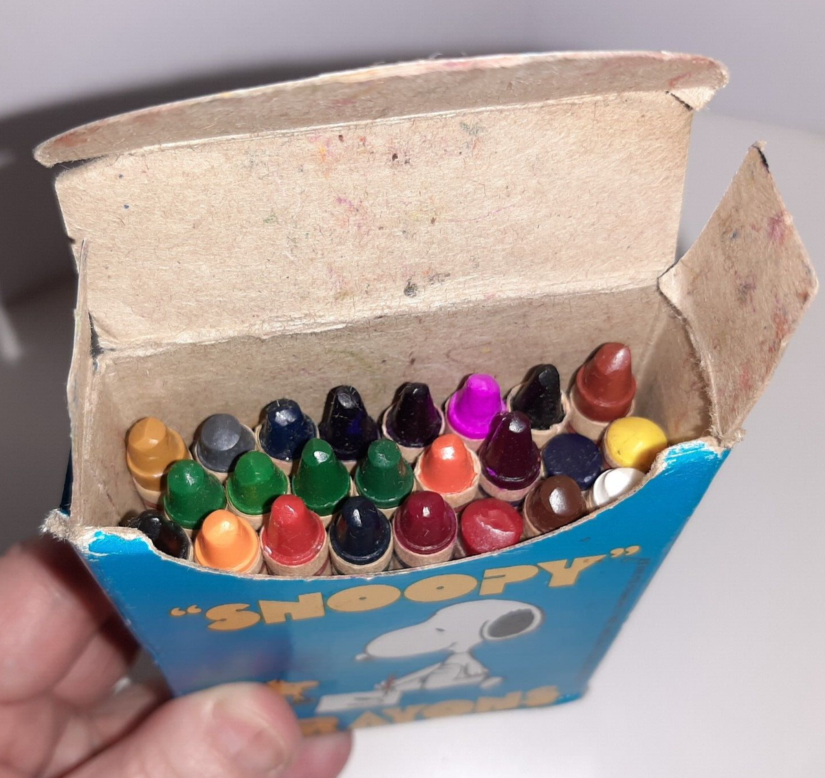 Vintage Peanuts Snoopy Crayons Box of 24 FULL School