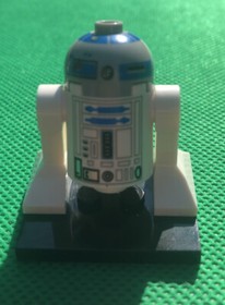 Lego Star Wars Mini Figures A5-D8 and R2-D2 From Set 9493 - RARE ASTROMECHS!