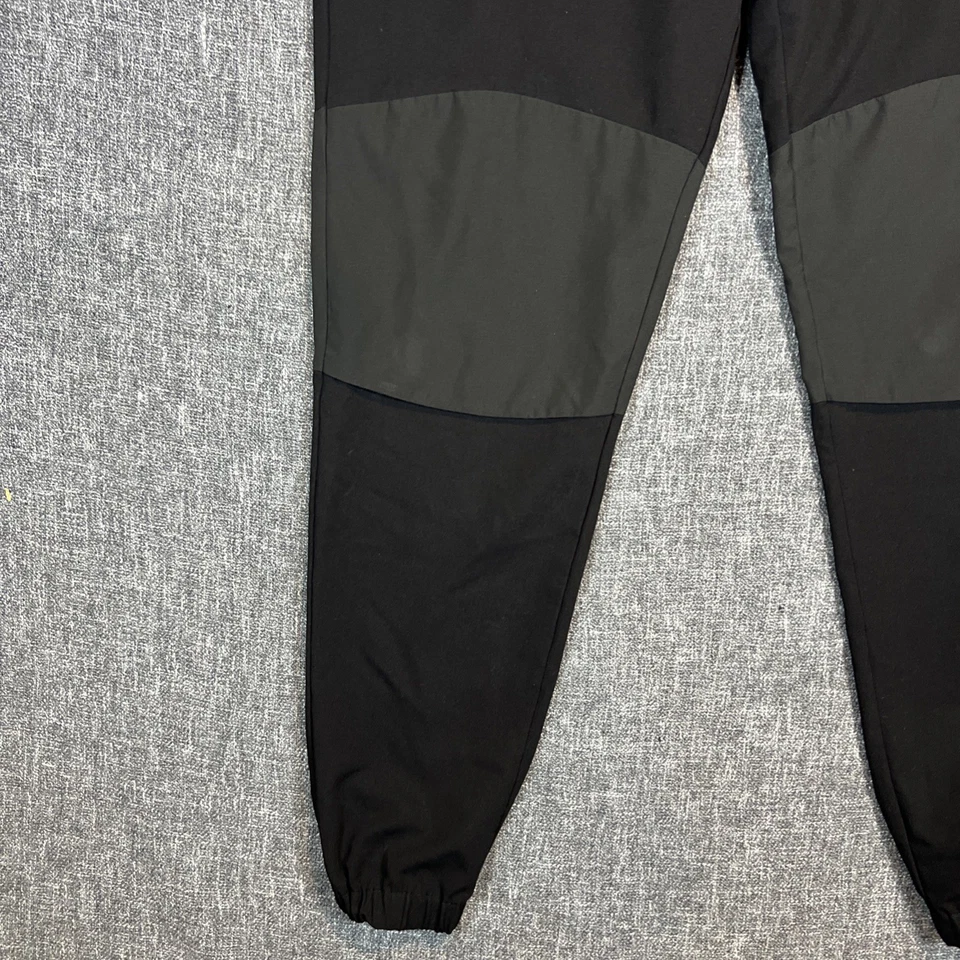 Pantalones de chándal negros bordados FIGS x Disney Mickey Mouse medianos para hombre Foto 3 de 4