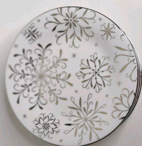 6 POTTERY BARN PORCELAIN SILVER SNOWFLAKE SALAD DESSERT PLATES 8” THAILAND - Picture 4 of 4