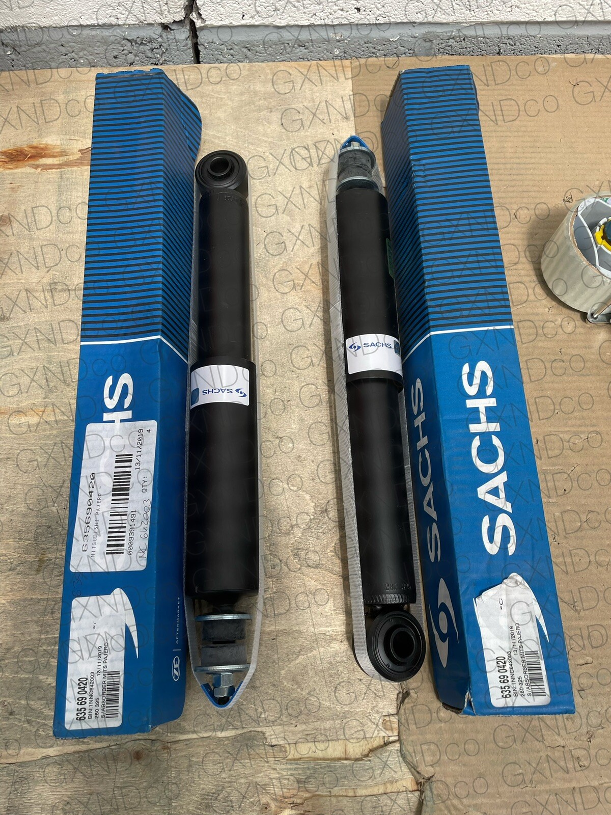 SACHS REAR Shock Absorbers PAIR X2 FOR MISTUBISHI PAJERO/ SHOGUN II