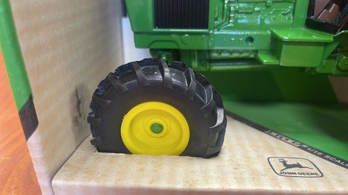 ERTL John Deere 2755 Utility Farm Tractor With Cab Wide Front Axle Die-Cast 1:16 - Picture 4 of 8