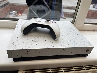 Microsoft Xbox One X 1TB Hyperspace Konsole mit HDMI und Netzkabel