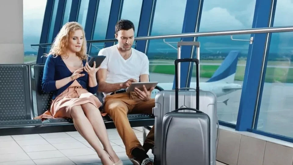 LaCie Fuel 2TB Portable Mobile Storage with Own Wi-Fi Hotspot (Limited Edition) - Image 4 of 4