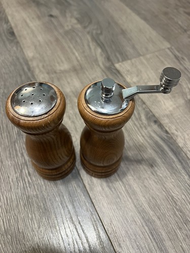 Wooden Pepper Grinder Mill Salt Shaker Set VINTAGE -READ - Picture 2 of 8