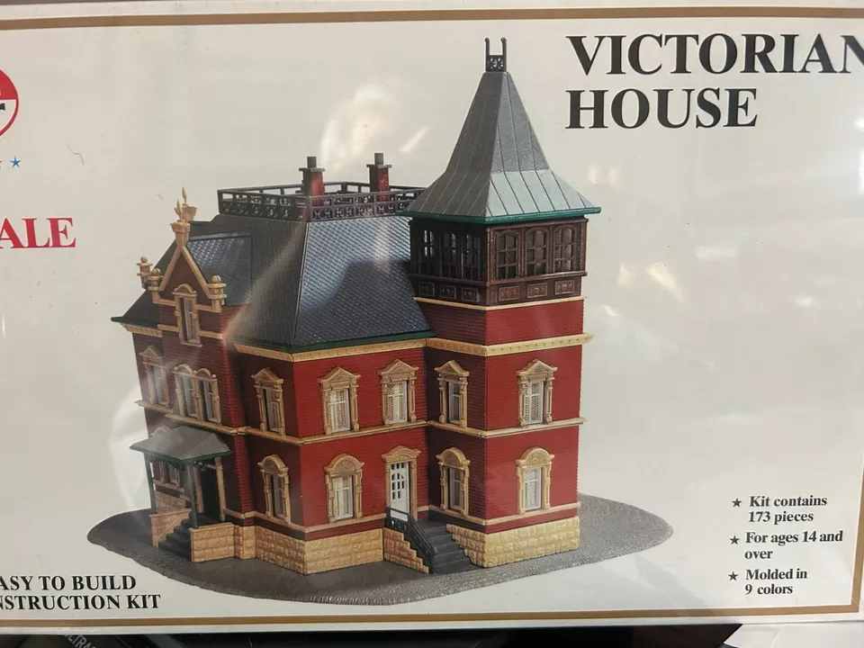 ORNATE VICTORIAN HOUSE - MOLDED in NINE COLORS - N Scale - PLASTIC KIT - NEW - Image 3 of 4