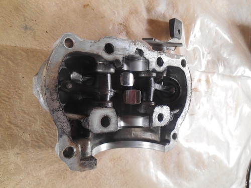 1984 84 HONDA TRX200 CYLINDER HEAD COVER 12000-427-010 TRX 200 T1038 - Picture 3 of 8