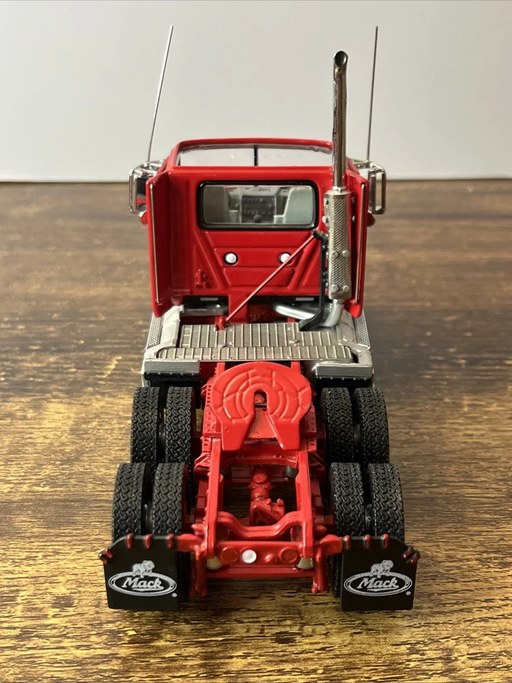 Franklin Mint Mack Fire Truck Tanker #3 scale 1:43 INV# 3539 Parts ( As Is ) - Image 4 of 4