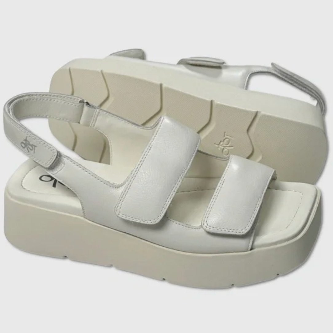 OTBT Assimilate Platform Sandals - NWT Womens Size 9 Chamois - #48148-CL2
