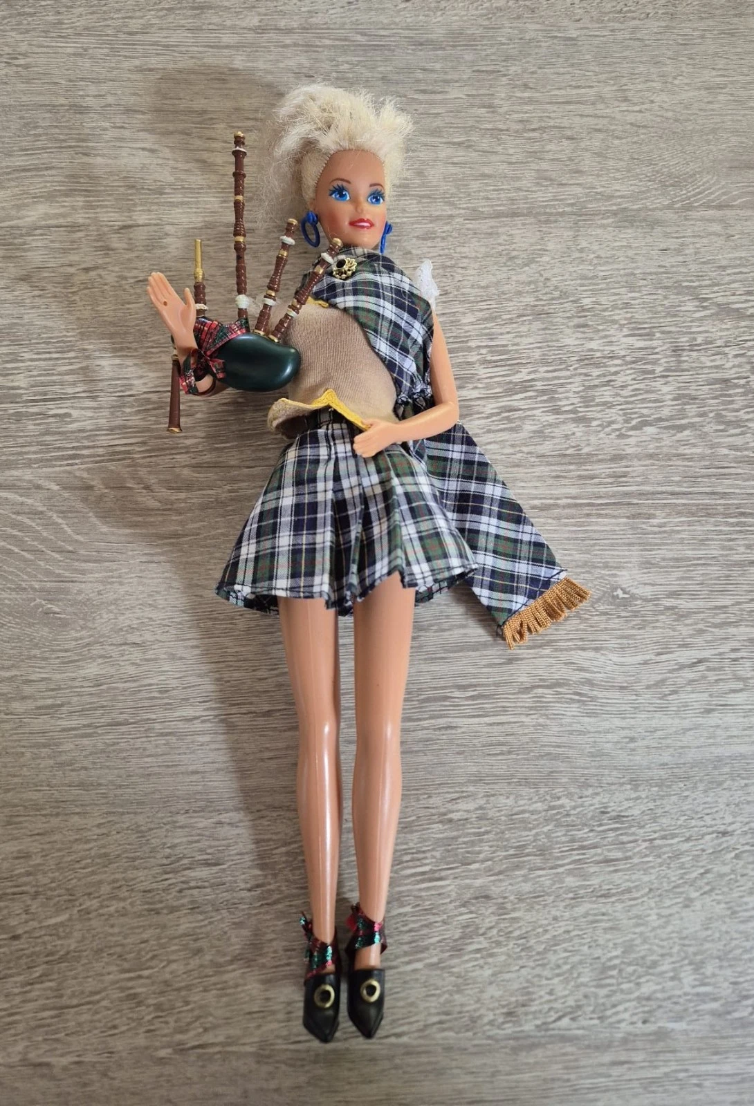 VETEMENTS Bambole del mondo Scozia Barbie bambola kilt gonna top scarpe fascia e cornamusa solo