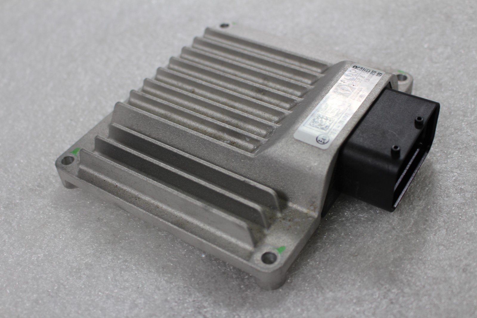 Ferrari 296 GTB Knock sensor P/N 952897