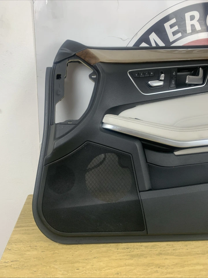 Mercedes Benz E350 2010-2016 pasajero derecho interior panel de puerta OEM. Foto 2 de 4