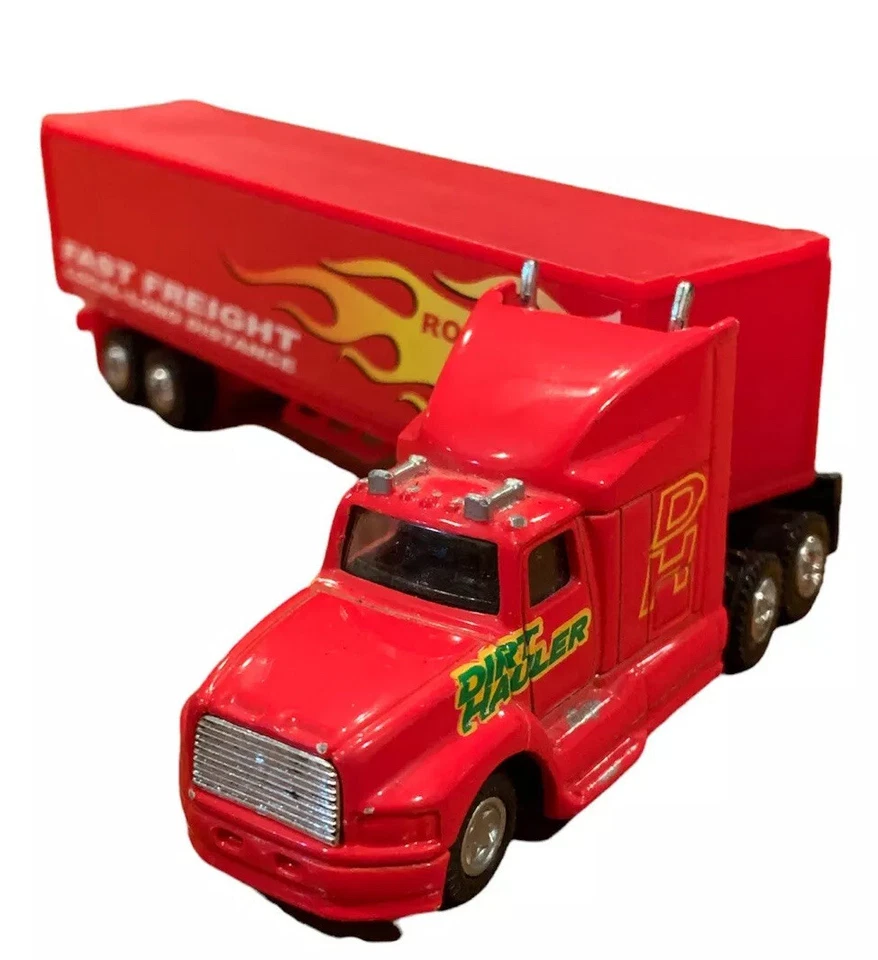 Maisto Diecast Dirt Hauler TRACTOR TRAILER Red Road Burner Fast Freight 1/87 - Image 3 of 4