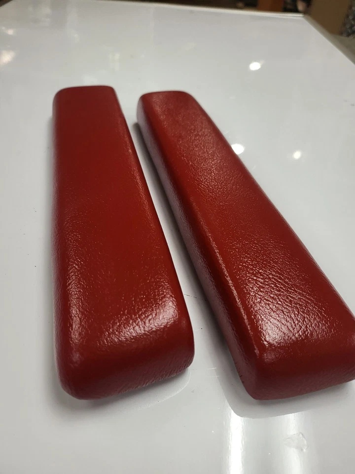 65-67 GTO Lemans Chevelle Cutlass Skylark rojo reposabrazos delantero almohadillas envueltas en vinilo Foto 2 de 4