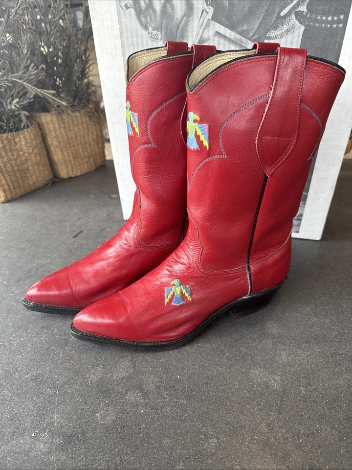 Botas de cowboy vermelhas vintage femininas tamanho 6 C estampa Thunderbird pontiagudas Nocona - Imagem 4 de 4