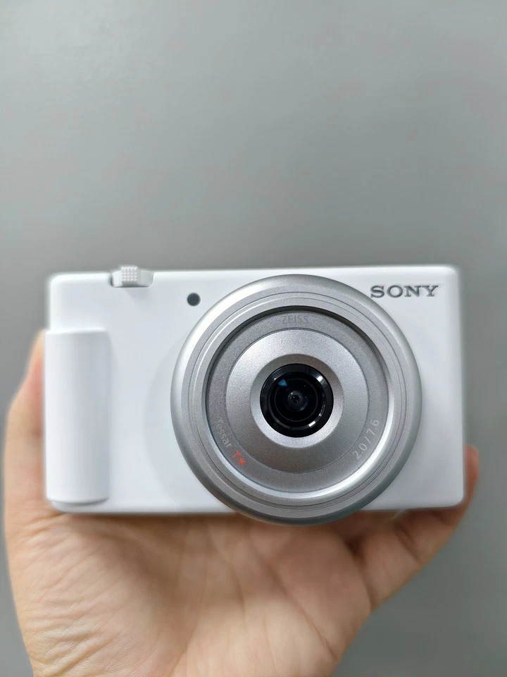 Компактная камера для видеоблогинга Sony ZV-1F 20 мм объектив 4K UHD Wi-Fi 20,1 Мп - Изображение 2 из 4