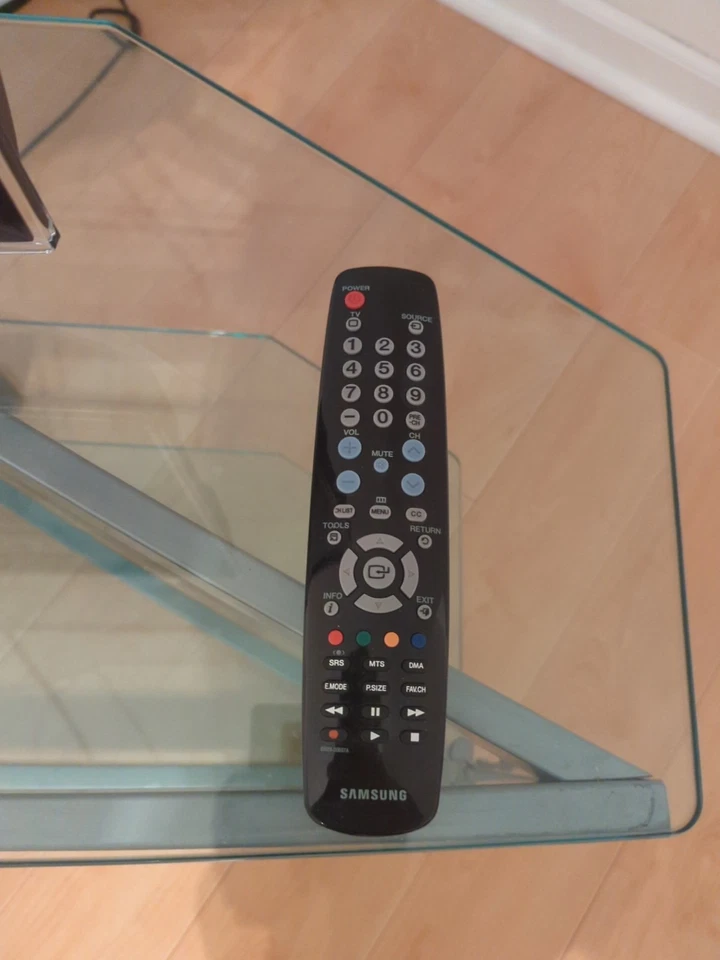 Samsung LN32D450G1D - 32” LCD TV - Image 2 of 4