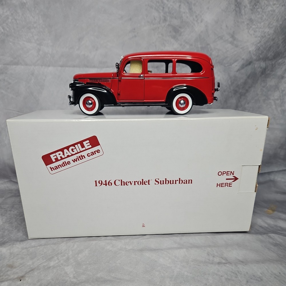 1946 Chevrolet Suburban 1:24 Scale Red Diecast Model by Danbury Mint T0491