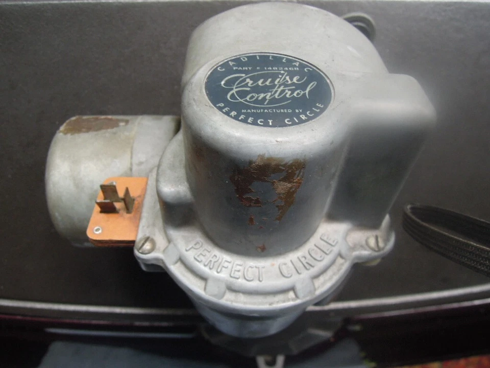 Cadillac 1962 unidad de potencia de control de crucero Perfect Circle 1482468 nuevo en stock Foto 2 de 4
