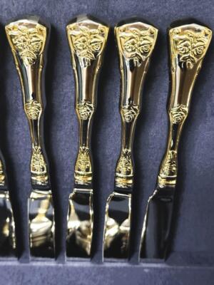 42 Pieces Royal Albert OLD COUNTRY ROSES Service for 8 Flatware