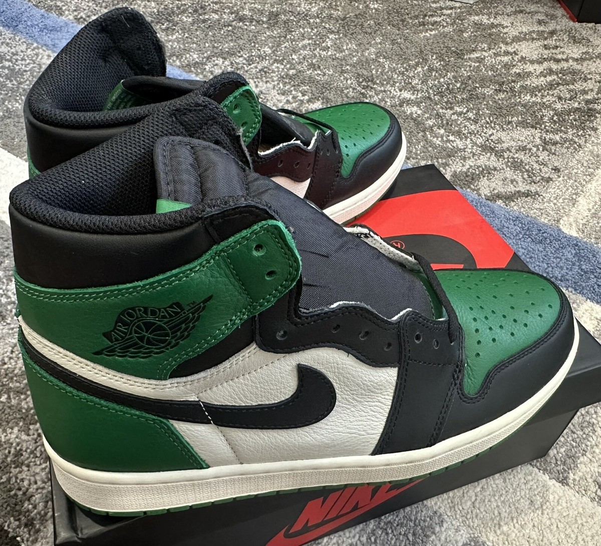 Air Jordan 1 Retro High OG Pine Green 2018 Size 9.5 Men 555088-302