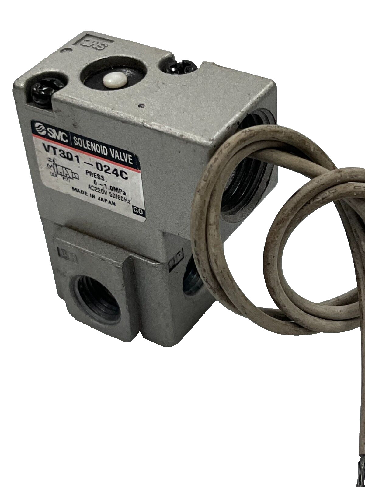 SMC Pneumatics  VT301-024C 3/2- way Air Solenoid Valve 1/4 in. AC220V 50/60Hz