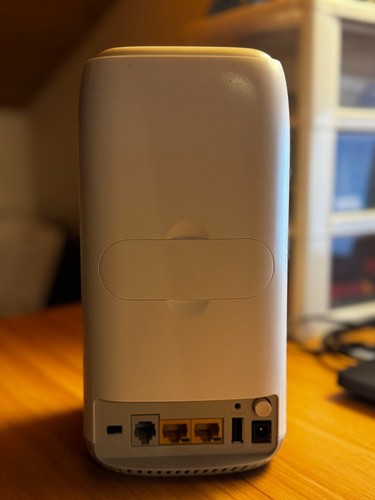 Zyxel LTE5388-M804 Wireless router WWAN 1GbE Wi-Fi LTE5388-M804 - Imagen 2 de 4